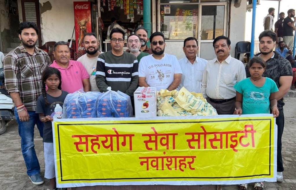 Sahyog Sewa Society distributes fruits and sweets